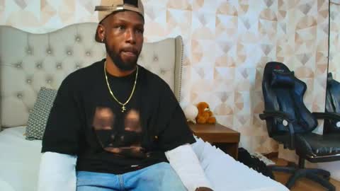 Snapshot of malcompierce chatting on September 2025 02:27:02 AM Malcom online show from September 2025 02:27:02 AM