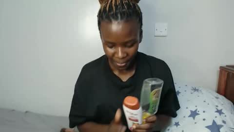 Snapshot of malia_latifa chatting on October 2025 02:07:02 PM lati online show from October 2025 02:07:02 PM