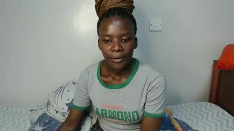 Snapshot of malia_latifa chatting on November 2025 07:05:01 PM lati online show from November 2025 07:05:01 PM