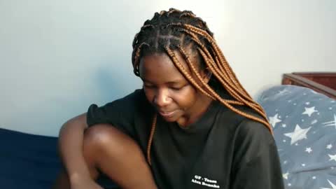 Snapshot of malia_latifa chatting on November 2025 01:25:02 AM lati online show from November 2025 01:25:02 AM