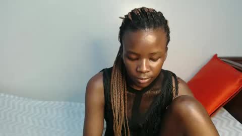 Snapshot of malia_latifa chatting on November 2025 02:00:01 PM lati online show from November 2025 02:00:01 PM