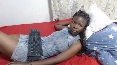 Snapshot of malia_latifa chatting on December 2025 01:43:02 AM lati online show from December 2025 01:43:02 AM