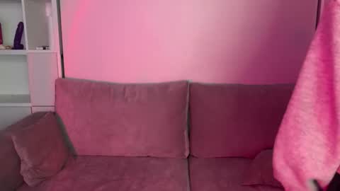 Malinka online show from October 2025 06:36:01 PM