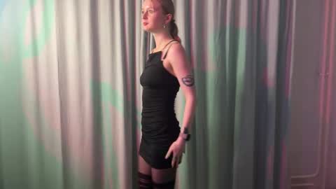 Malinka online show from October 2025 07:36:02 PM