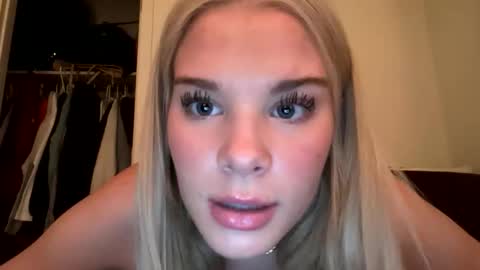 Mallory online show from December 2025 02:41:02 AM