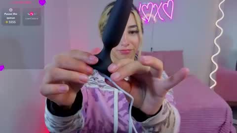 Malory  online show from September 2025 07:19:02 PM