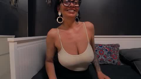 ioana love online show from April 2026 08:39:01 PM