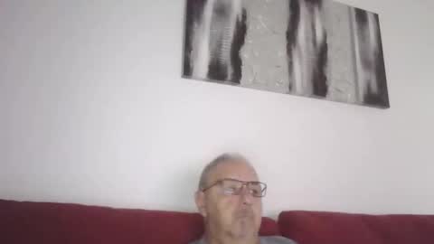 Snapshot of mambow99 chatting on October 2025 02:34:01 PM OLDMANFREE online show from October 2025 02:34:01 PM