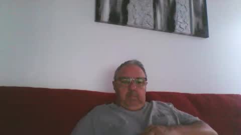 Snapshot of mambow99 chatting on May 2026 04:25:02 PM OLDMANFREE online show from May 2026 04:25:02 PM