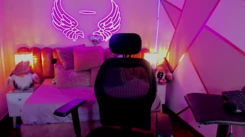 Snapshot of mamushka_ chatting on December 2025 07:32:01 PM online show from December 2025 07:32:01 PM