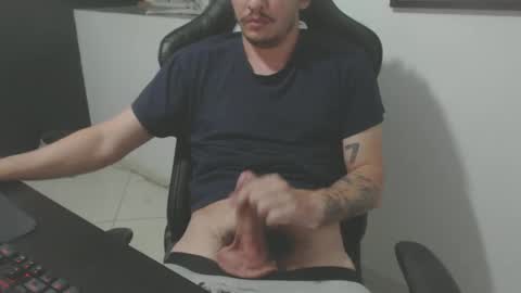 Snapshot of mamute23 chatting on January 2025 01:42:02 AM BigBrazilianCock online show from January 2025 01:42:02 AM