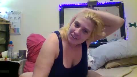 Snapshot of mandilube39 chatting on February 2025 09:37:01 AM mindy22 online show from February 2025 09:37:01 AM