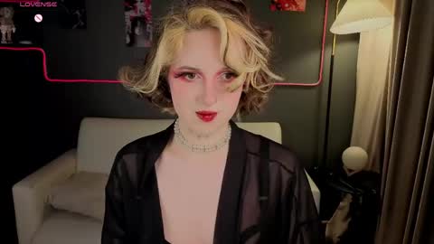Luna online show from May 2026 10:06:02 PM