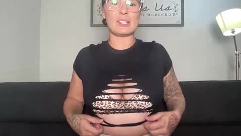 Snapshot of mandyrheaa chatting on November 2025 02:11:02 AM Mandy online show from November 2025 02:11:02 AM