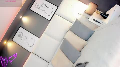 manellyksparklee online show from April 2026 01:35:02 PM