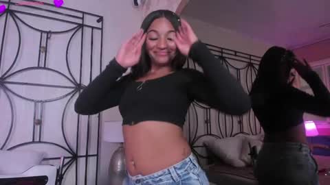 manelyk_evanss online show from April 2026 06:23:01 PM