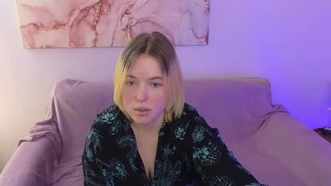 manic_pixie_ online show from February 2025 11:05:02 AM