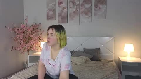 manic_pixie_ online show from February 2025 11:02:01 AM