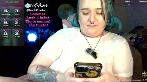 Snapshot of manicpixiepop chatting on April 2026 03:12:01 AM ManicPixiePop online show from April 2026 03:12:01 AM