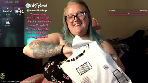 Snapshot of manicpixiepop chatting on May 2026 12:08:01 AM ManicPixiePop online show from May 2026 12:08:01 AM