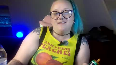 Snapshot of manicpixiepop chatting on May 2026 12:49:01 AM ManicPixiePop online show from May 2026 12:49:01 AM