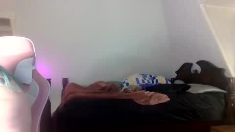Snapshot of manicpixiepop chatting on May 2026 05:35:01 AM ManicPixiePop online show from May 2026 05:35:01 AM