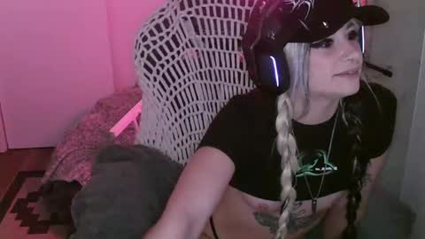 Snapshot of manicpixieslutt chatting on November 2025 09:47:01 PM manicpixieslutt online show from November 2025 09:47:01 PM