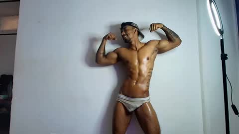 Snapshot of manolo_hot1 chatting on January 2025 02:48:01 PM Manolo Hot 1 online show from January 2025 02:48:01 PM