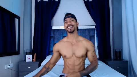 Snapshot of manolo_hot1 chatting on January 2025 02:41:01 PM Manolo Hot 1 online show from January 2025 02:41:01 PM