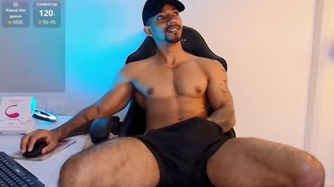 Snapshot of manolo_hot1 chatting on February 2025 02:44:01 PM Manolo Hot 1 online show from February 2025 02:44:01 PM