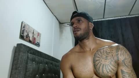 Manolo online show from February 2025 12:04:01 AM