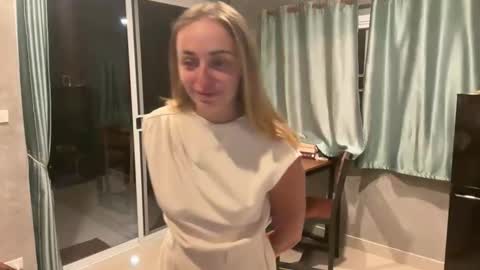 Manon hottie online show from April 2026 02:41:01 PM