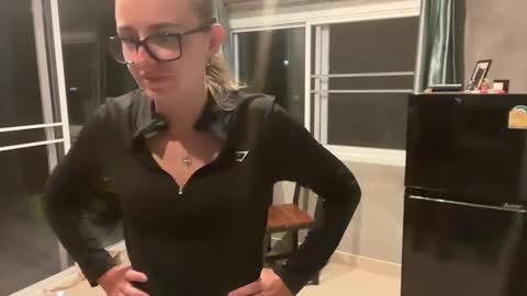 Manon hottie online show from May 2026 03:09:02 PM