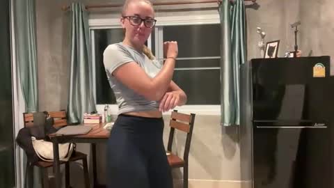 Manon hottie online show from May 2026 03:28:01 PM