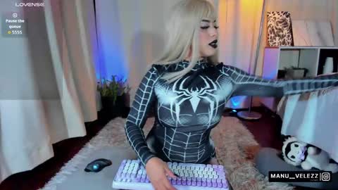 Manu Velez  online show from October 2025 05:11:02 AM