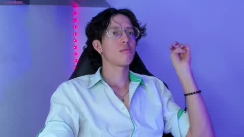 Manuel online show from March 2025 07:48:01 PM