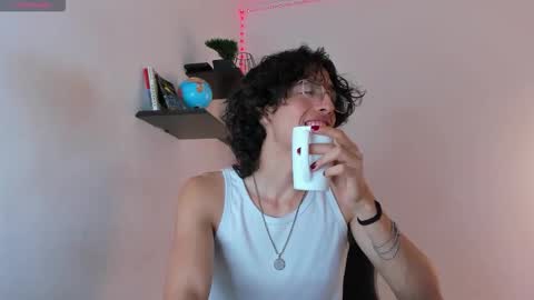 Manuel online show from October 2025 02:31:01 AM