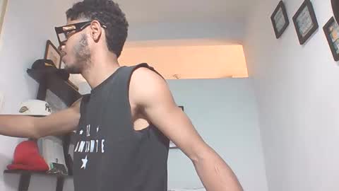 Snapshot of manuel444rl chatting on February 2025 05:29:02 PM Manuel RL online show from February 2025 05:29:02 PM