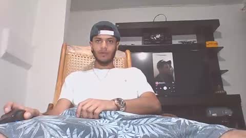 Snapshot of manuel444rl chatting on February 2025 01:59:02 AM Manuel RL online show from February 2025 01:59:02 AM