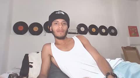 Snapshot of manuel444rl chatting on March 2025 06:43:02 PM Manuel RL online show from March 2025 06:43:02 PM