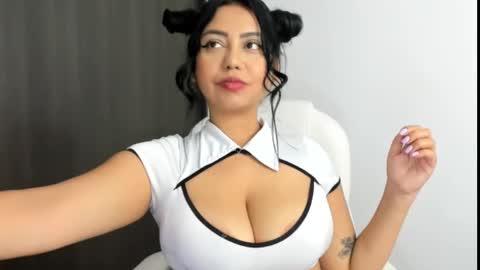MANUELA online show from February 2025 08:00:01 PM
