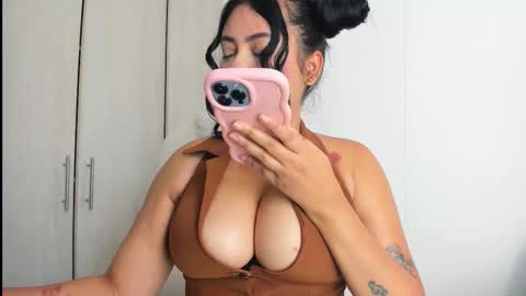 Snapshot of manuela_anderson chatting on February 2026 02:28:01 PM MANUELA online show from February 2026 02:28:01 PM