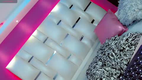 Snapshot of manuela_kingsley chatting on February 2025 08:44:01 PM Manuela Kingsley online show from February 2025 08:44:01 PM