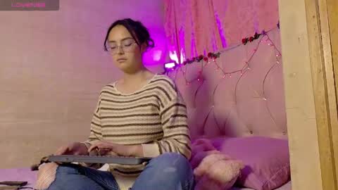 Snapshot of manumeow_ chatting on May 2026 12:08:02 AM Manu online show from May 2026 12:08:02 AM