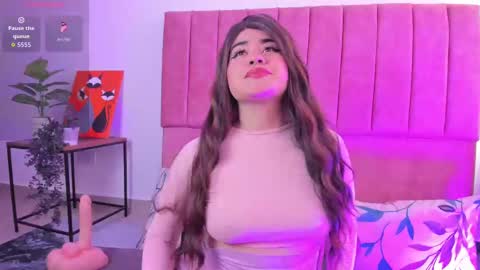 Mara online show from October 2025 07:33:02 PM