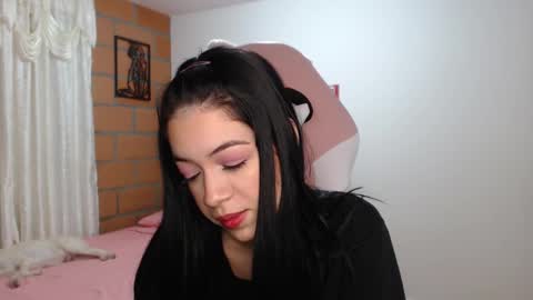 Snapshot of maraa_09 chatting on January 2025 01:17:01 AM Marcela independent online show from January 2025 01:17:01 AM