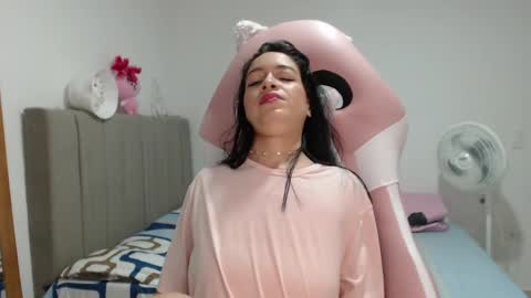 Snapshot of maraa_09 chatting on February 2025 01:40:02 AM Marcela independent online show from February 2025 01:40:02 AM