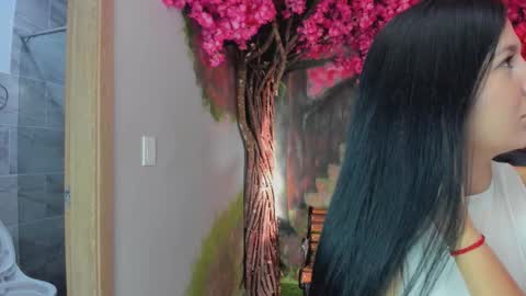 Mara Hanson online show from December 2025 12:00:01 PM