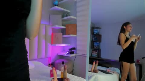 Mara  online show from October 2025 08:17:01 PM