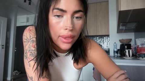 Snapshot of marakuia054 chatting on November 2025 10:54:02 AM Marakuia online show from November 2025 10:54:02 AM